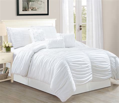 size comforter for queen bed.